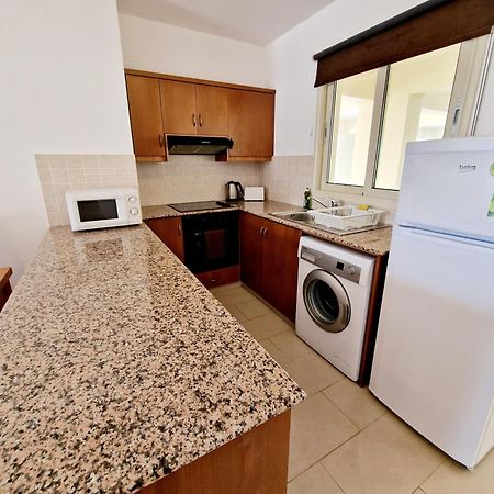C5 Vanessa Poolside Apartment Peyia Exterior photo